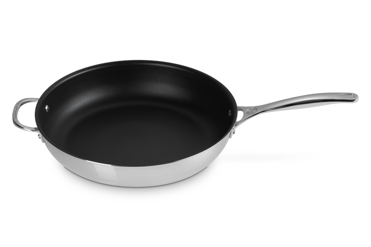 Le Creuset Antihaftbeschichtete Bratpfanne mit Gegengriff aus 3-ply PLUS Edelstahl Discount Store für neue Produkte