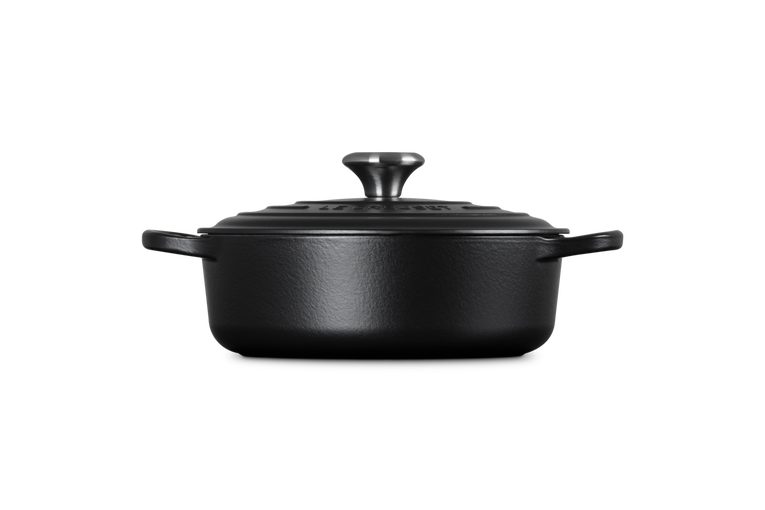 Le Creuset Gourmet-Bräter mit schwarzer Innenemaille aus Gusseisen Weihnachtsangebot