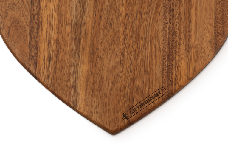 Le Creuset Servierbrett in Herzform aus Akazienholz Valentinstagsangebot