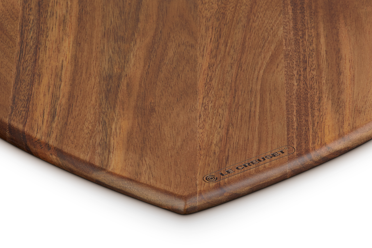 Le Creuset Servierbrett in Herzform aus Akazienholz Valentinstagsangebot