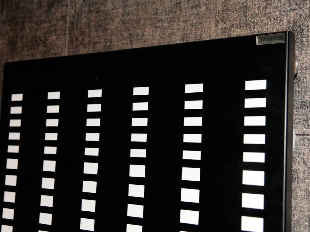 Szagato BADHEIZKÖRPER Design broken Mirror 2 120x47cm 799 Watt schwarz (+1 Halter 15mm) SZAGATO Designheizkörper Handtuchheizkörper mit Mittelanschluss Neuheiten