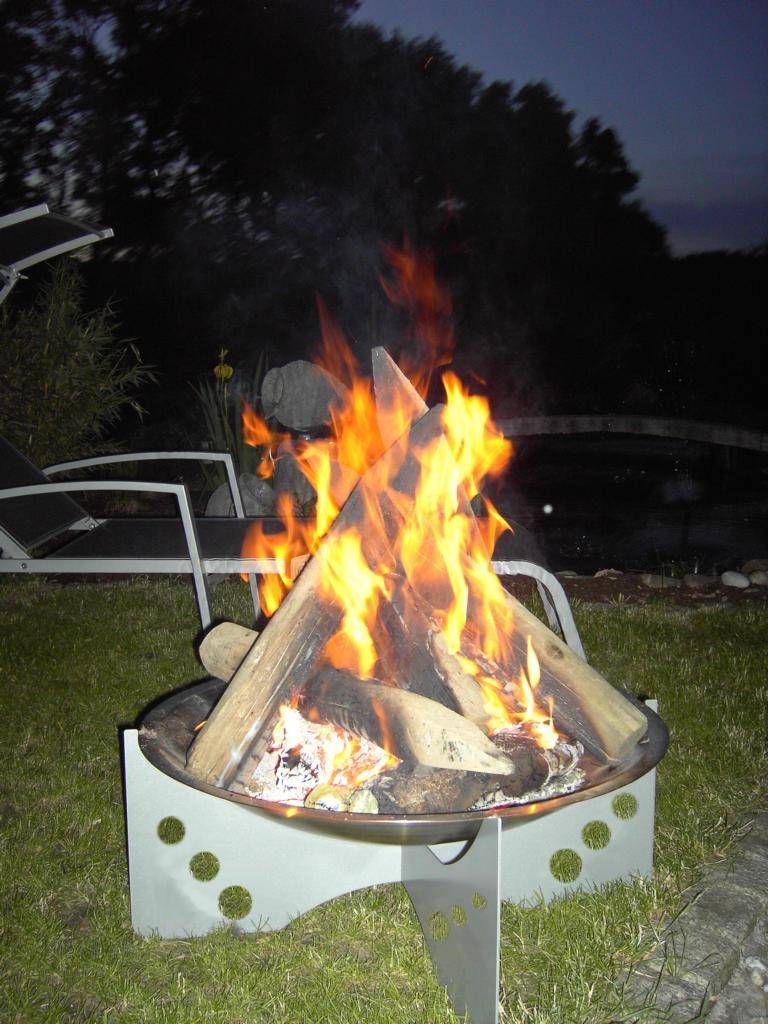 Szagato Feuerschale Garten aus Edelstahl ØxH 70x30cm Design 1 SZAGATO Feuerschale für den Garten Feuerschale outdoor Grillschale Grillkorb 70cm groß zollfrei