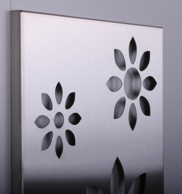 Szagato Garderobe Wandgarderobe Design Flower 140x40cm Edelstahl matt SZAGATO Garderobe Metall Wand Garderobenpaneel Garderobenleiste Flurgarderobe Flur Zeitlich begrenztes Angebot