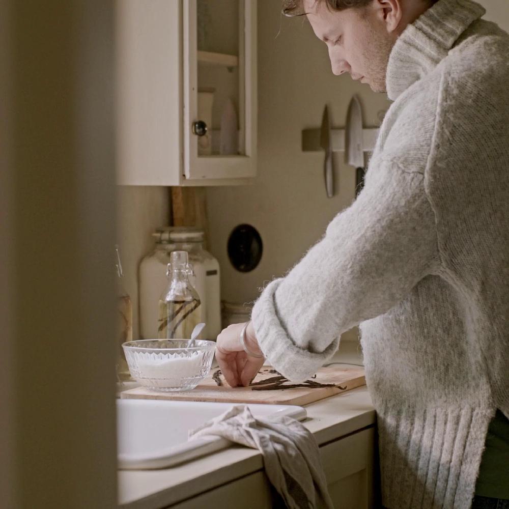 IKEA JÄMLIK Duftkerze im Glas 2 Dochte Vanille/helles Graubeige 50 Std Tägliche Deals